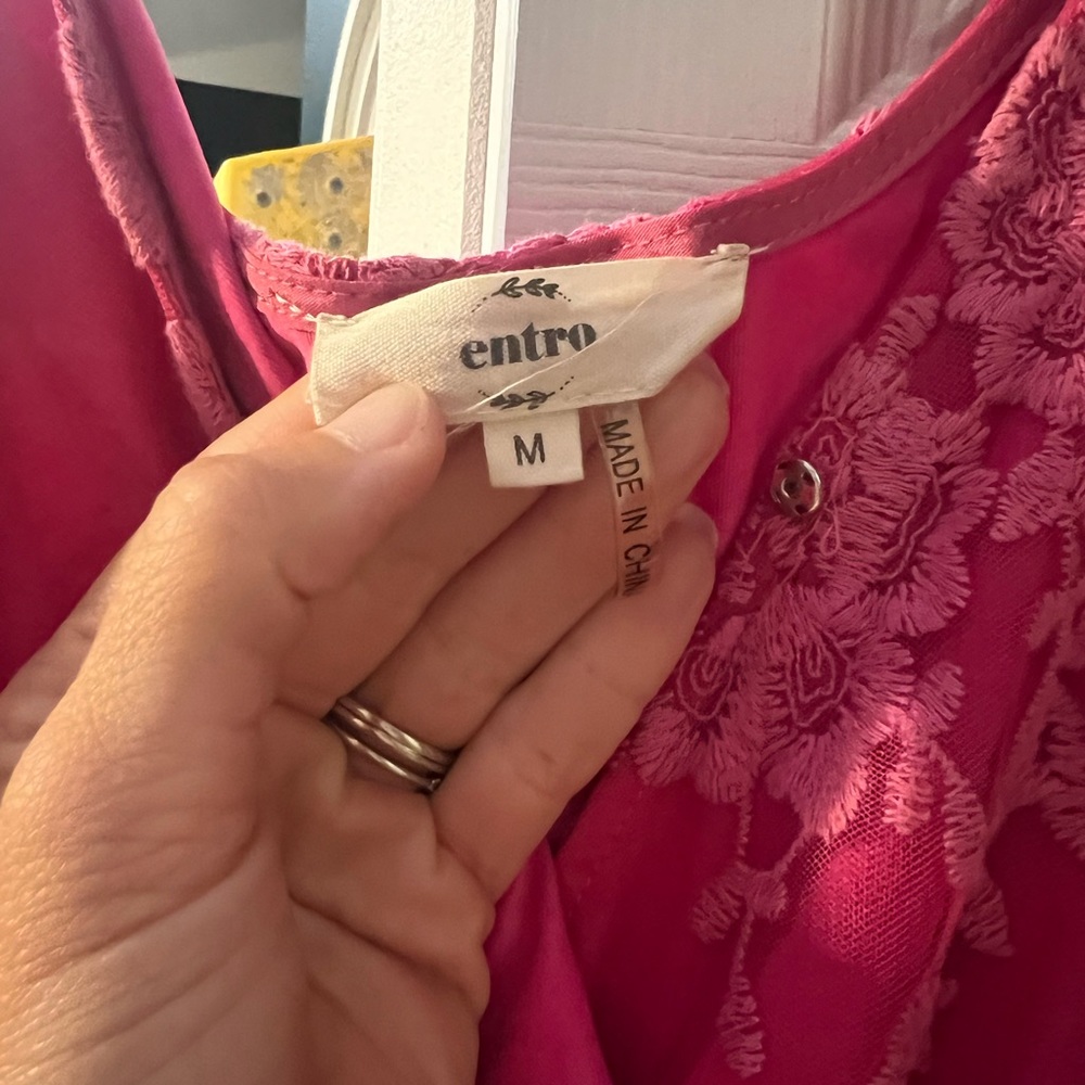 Short and sassy magenta embroidered romper - Picture 5 of 5